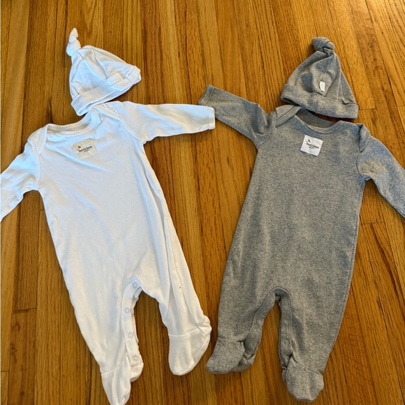 Burt's Bees Baby 100% Organic Cotton One-piece long Sleeve Footies with hats - Picture 3 of 9